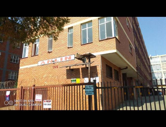 1.5 BEDROOM FLAT FOR SALE IN PRETORIA WEST